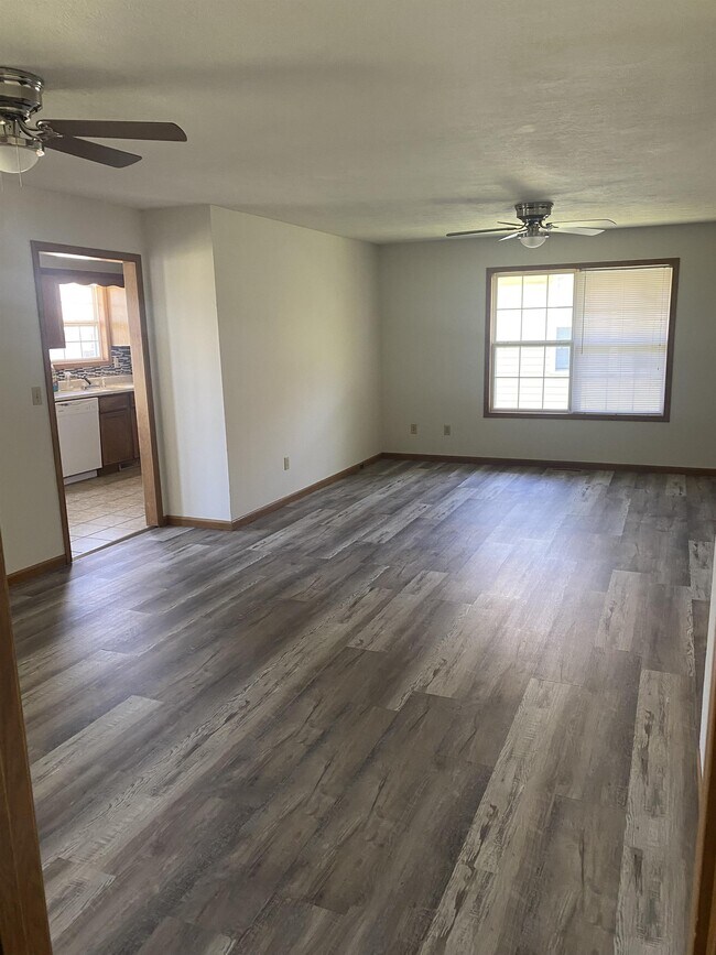 Building Photo - 813 Foxx Dr
