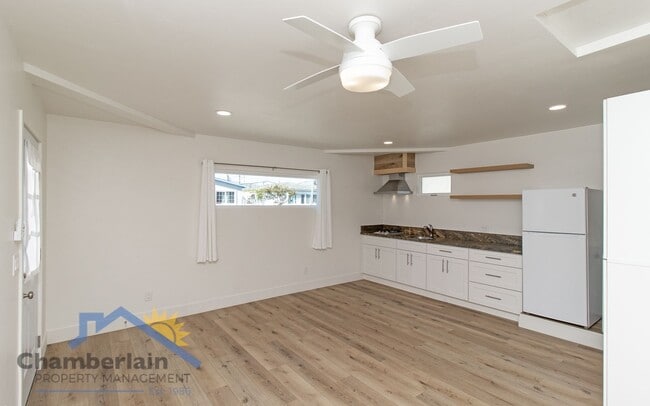 Building Photo - Studio in Oceanside!