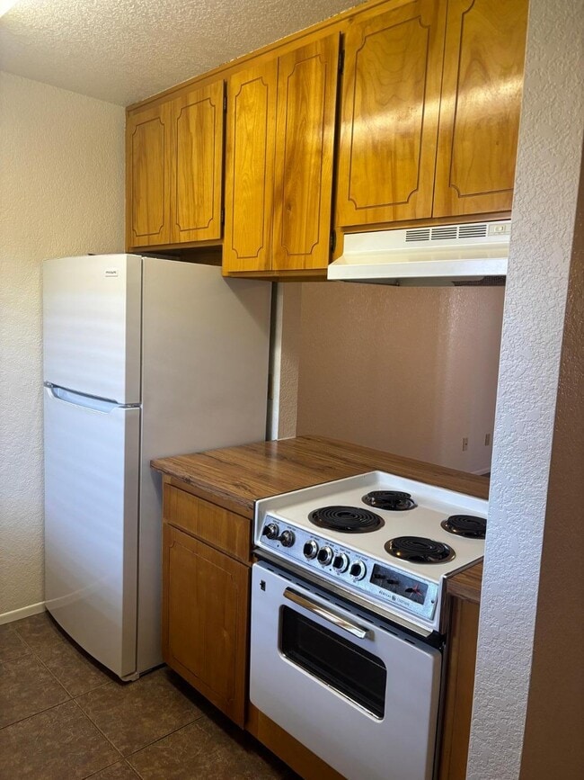 Building Photo - 840 S Main St