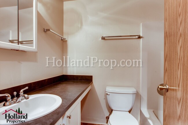 Building Photo - Beaverton-Hillsdale 6320-24 - Horstmann