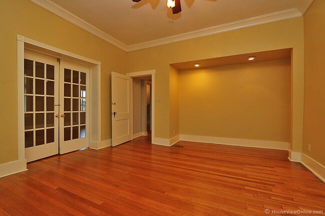 Building Photo - Three Story House Close to SEMO - June 2026- May 2027 Lease