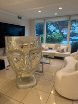 Building Photo - 248 S Doheny Dr