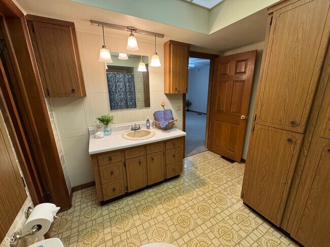 Building Photo - 2010 N 675 E