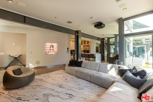 Building Photo - 8538 Eastwood Rd