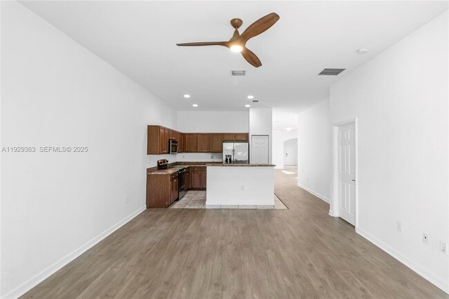 Building Photo - 3560 W 88th St