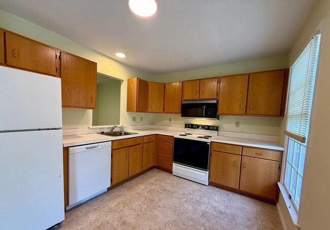 Building Photo - 2814 Kingston Dr