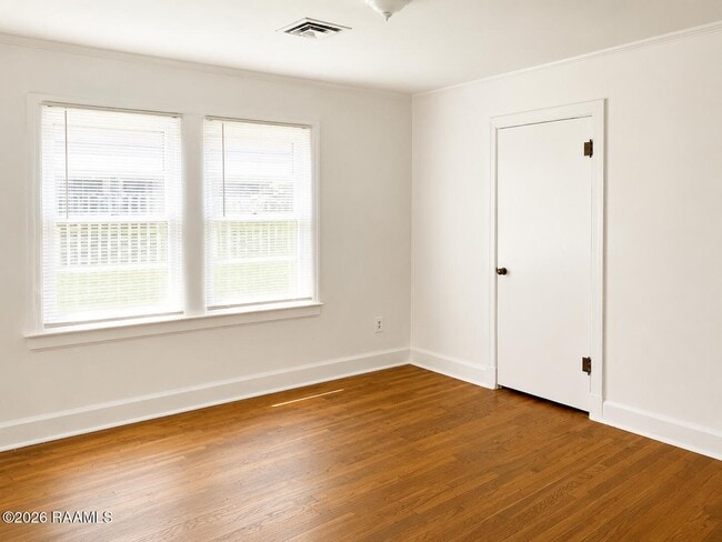 Building Photo - 116 Oak Crest Dr