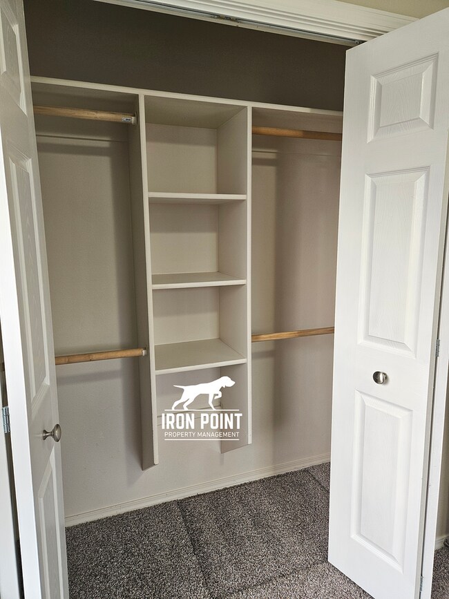 Building Photo - Candlestick Park Sub-3bed/2bath w/2 car ga...