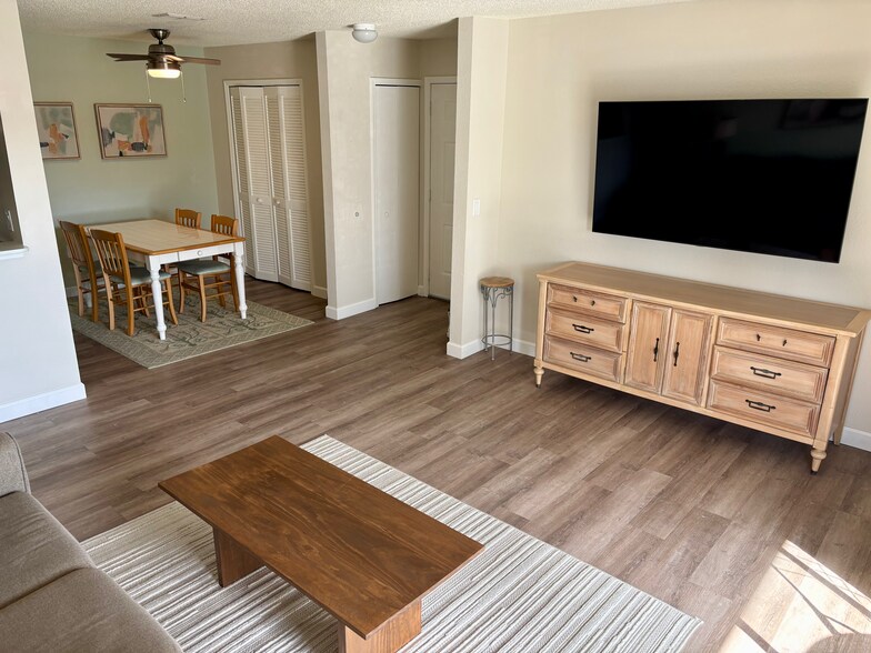 Building Photo - 3705 SW 27th St