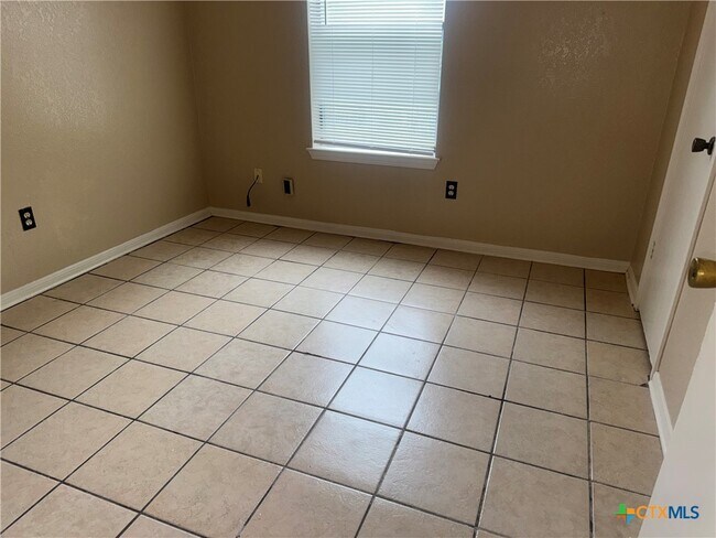 Building Photo - 213 Blanket Dr