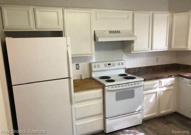 Building Photo - 16255 W Nine Mile Rd