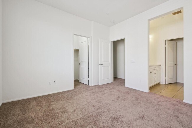 Building Photo - 141 Eureka Pl