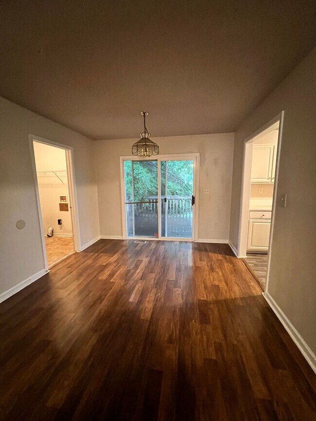Building Photo - 3BD/ 2BA in Hidden Lake Subdivision