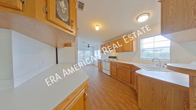 Building Photo - 189 Benjamin St