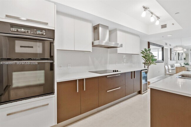 Building Photo - 1800 S Ocean Dr