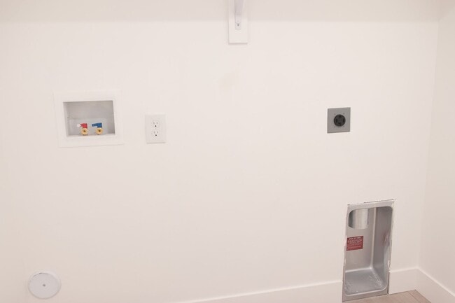 Building Photo - 989 E Ella Ln