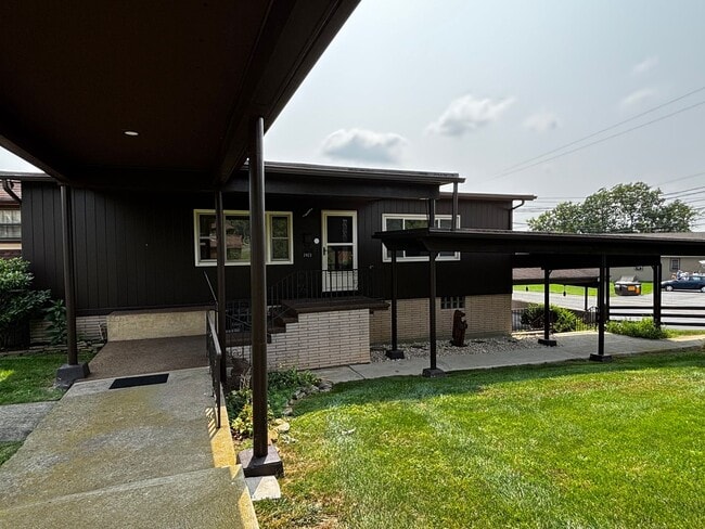 Primary Photo - MOVE IN SPECIAL! 3-Bedroom Home in Parklan...