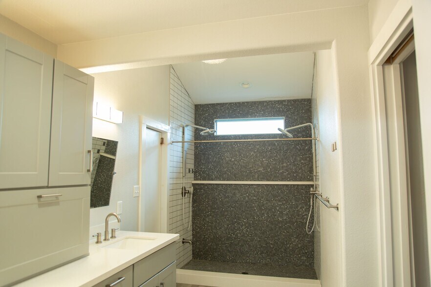Building Photo - 1039 Hillstar St