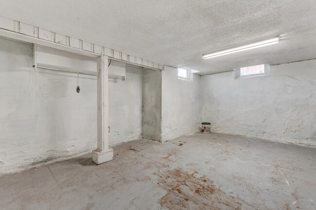 Building Photo - 1017 N Pershing St