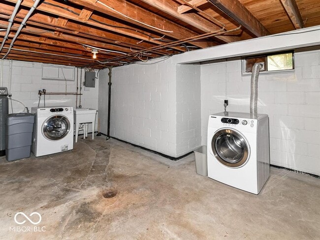 Building Photo - 2407 Baur Dr