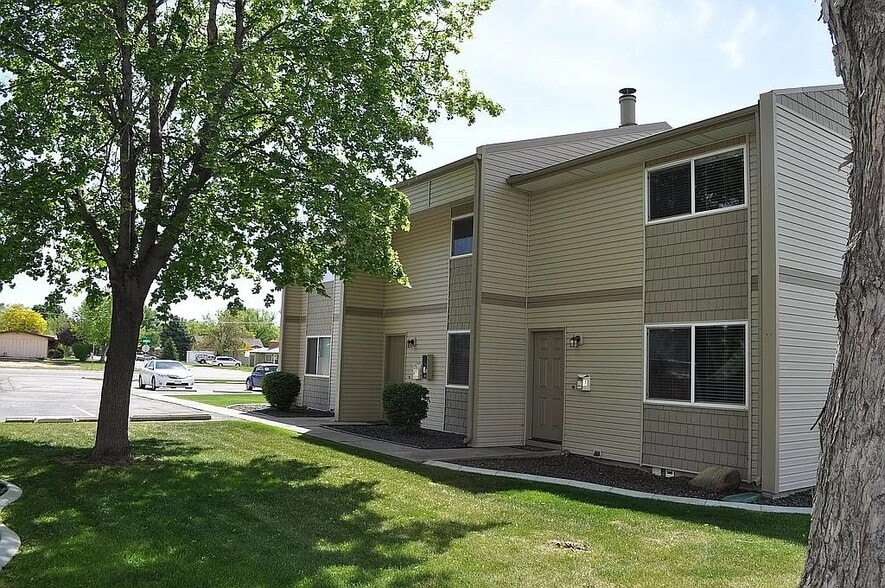 Primary Photo - 825 S Cole Rd