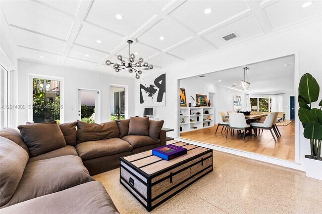 Building Photo - 6145 La Gorce Dr