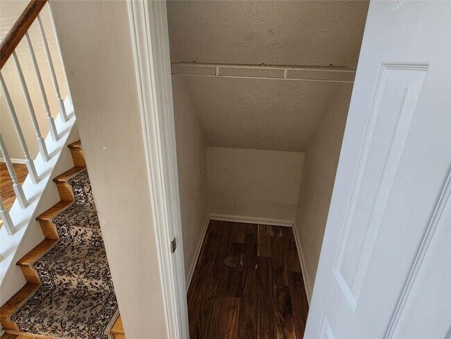 Building Photo - 335 Jon Jeff Dr NW