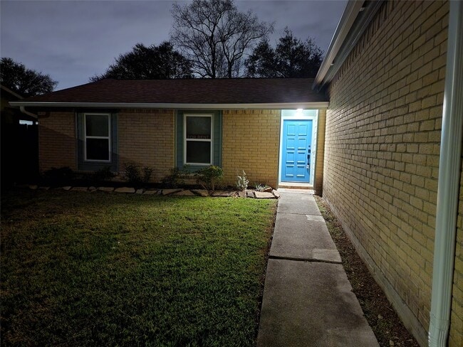 Building Photo - 4906 Valleyview Dr