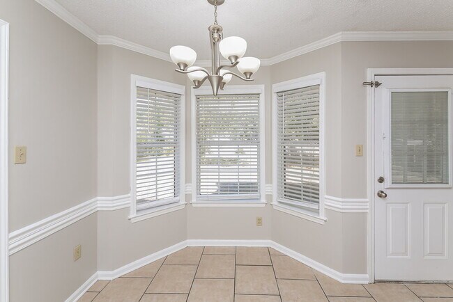 Building Photo - 10156 Phillips Dr