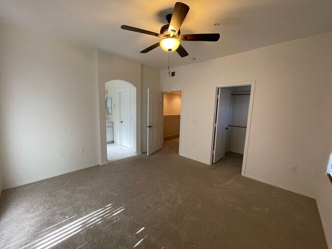 Building Photo - BEAUTIFULLY REMODELED TOWNHOUSE!