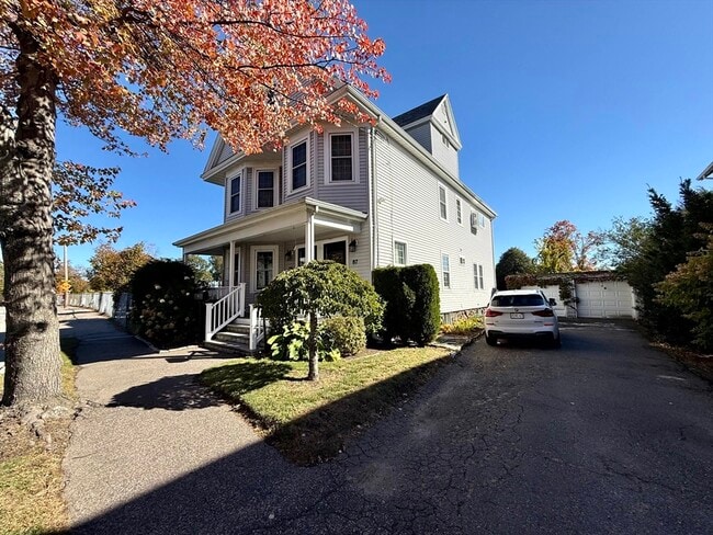 Building Photo - 89 Grove St