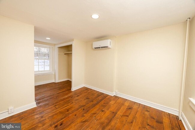 Building Photo - 6192 Lower York Rd