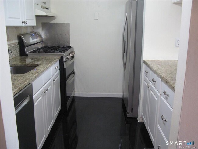 Building Photo - 3 Sandlewood Ln