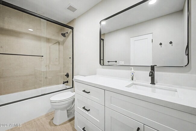Building Photo - 8440 E Palm Ln