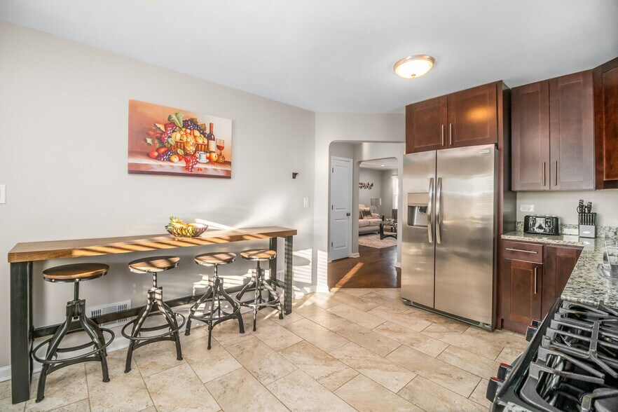 Building Photo - 3833 S 61st Ct