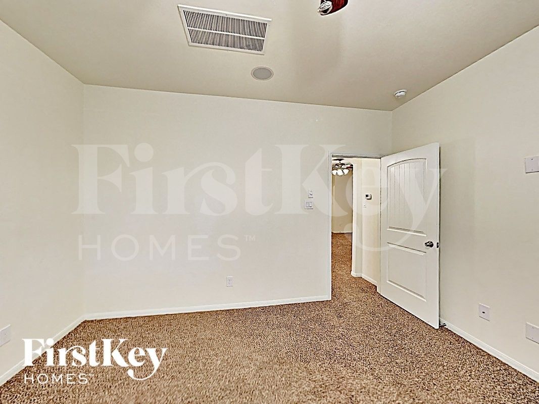 Building Photo - 17006 Amarose Dr