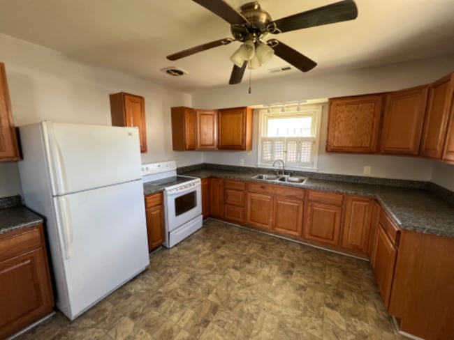 Building Photo - 323 Watson Dr