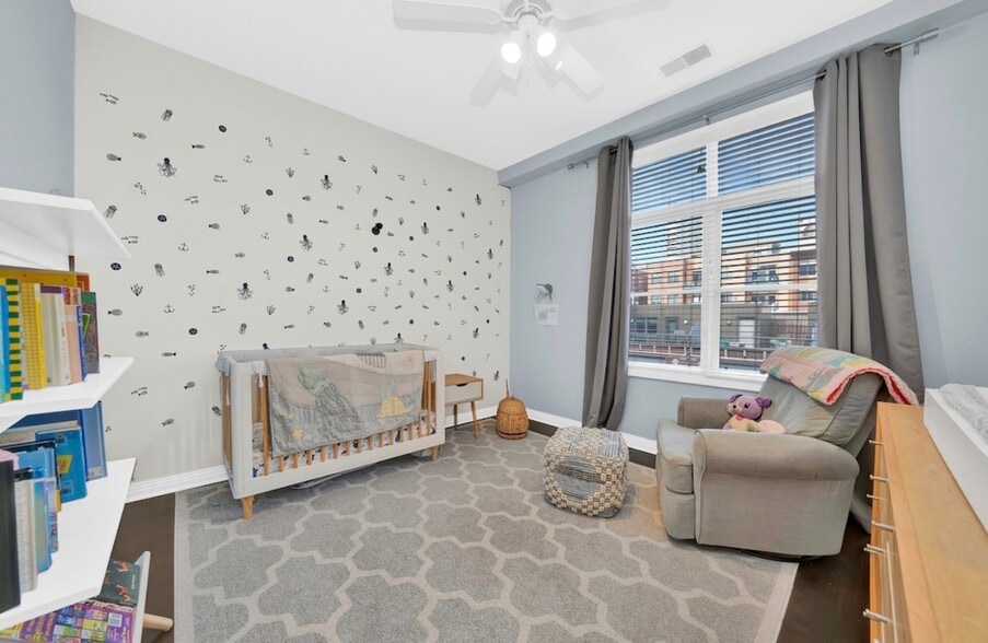 Building Photo - 550 W Fulton St