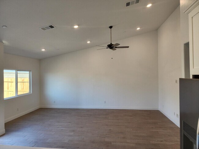 Building Photo - 1774 N Mitchell St