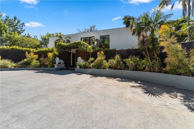 Building Photo - 1024 Summit Dr