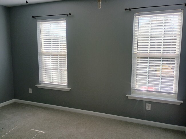 Building Photo - 168 Buchanan Ln