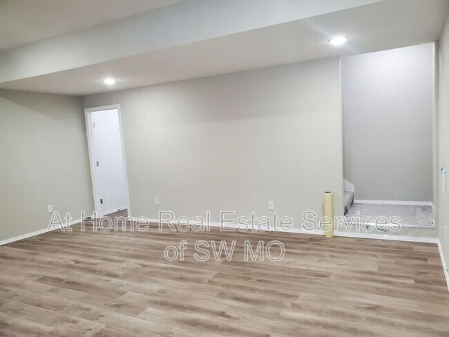 Building Photo - 624 S Southgate Dr