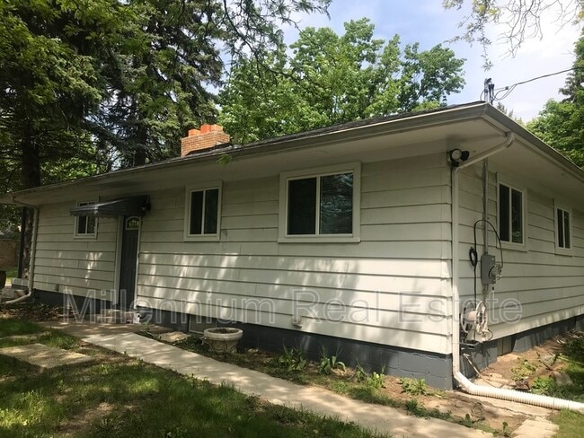 Building Photo - 716 2nd Ave