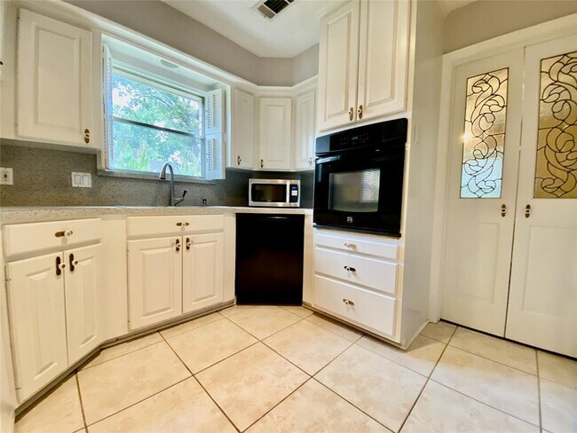 Building Photo - 2206 Tannehill Dr