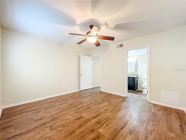 Building Photo - 713 Crest Pines Dr