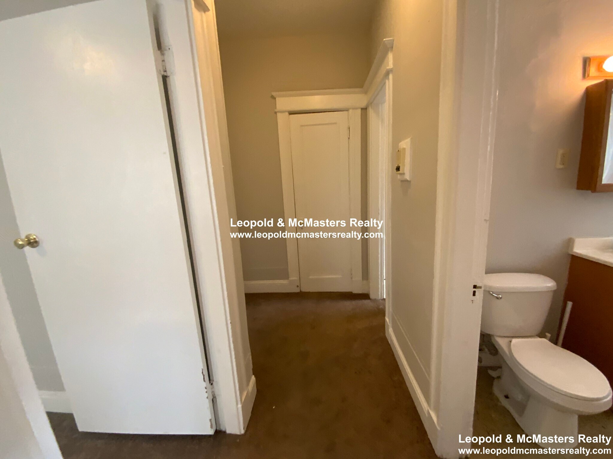 Building Photo - 68 Woodstock Ave