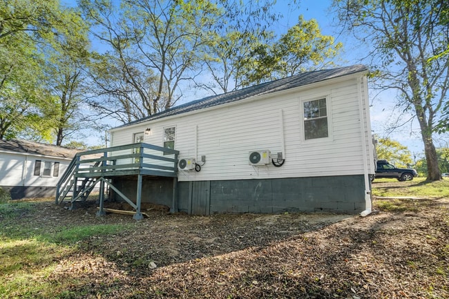 Building Photo - AVAILABLE NOW at a Good Price. 3 Bed 2 Bath FOR LEASE in Pulaski. $1400 Rent.