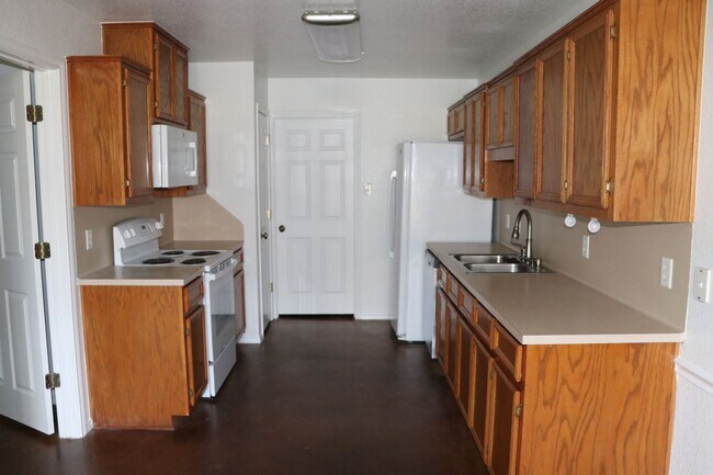 Building Photo - 2703 Curtis Dr