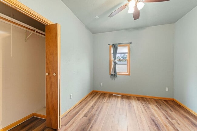 Building Photo - 114 Center St