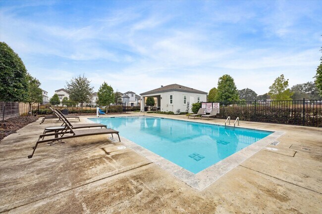 Building Photo - 12025 Royal Oaks Run Dr